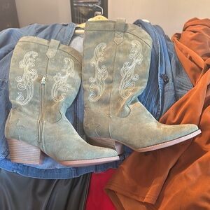 SHEIN Olive Embroidered Western Boots